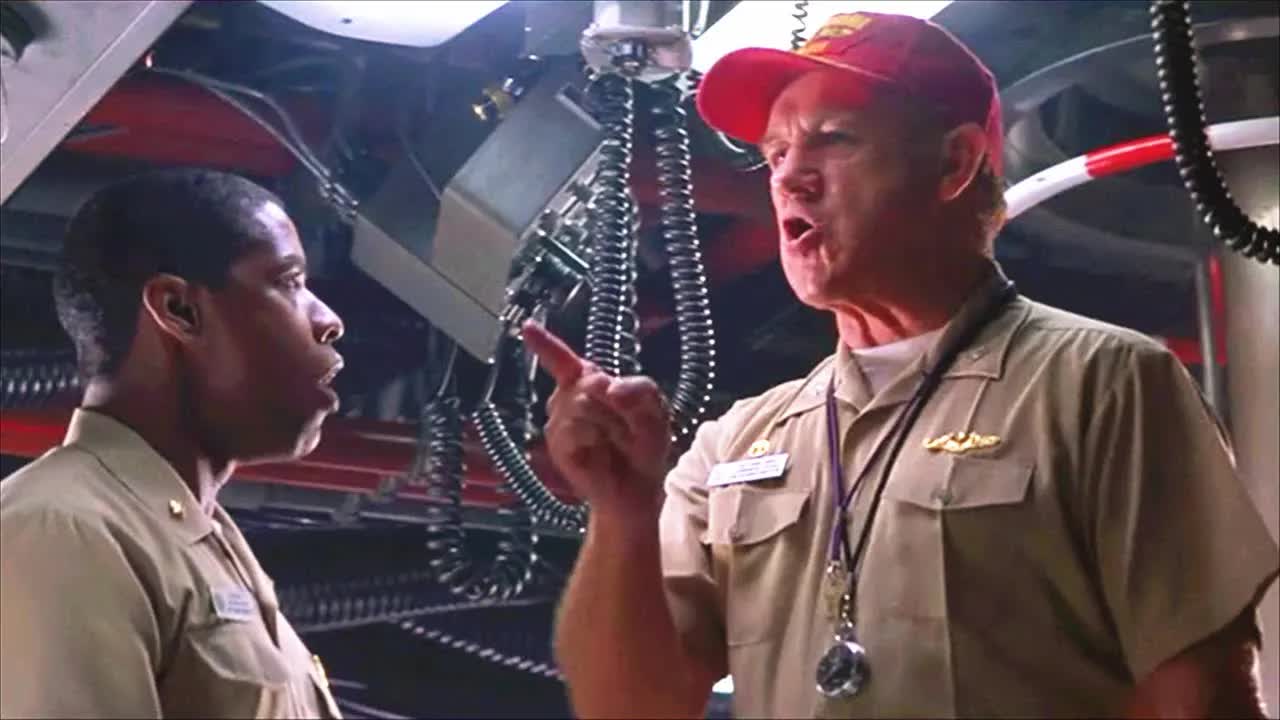 舰长执意对敌发射核弹，副舰长将之罢免，阻止了世界大战！