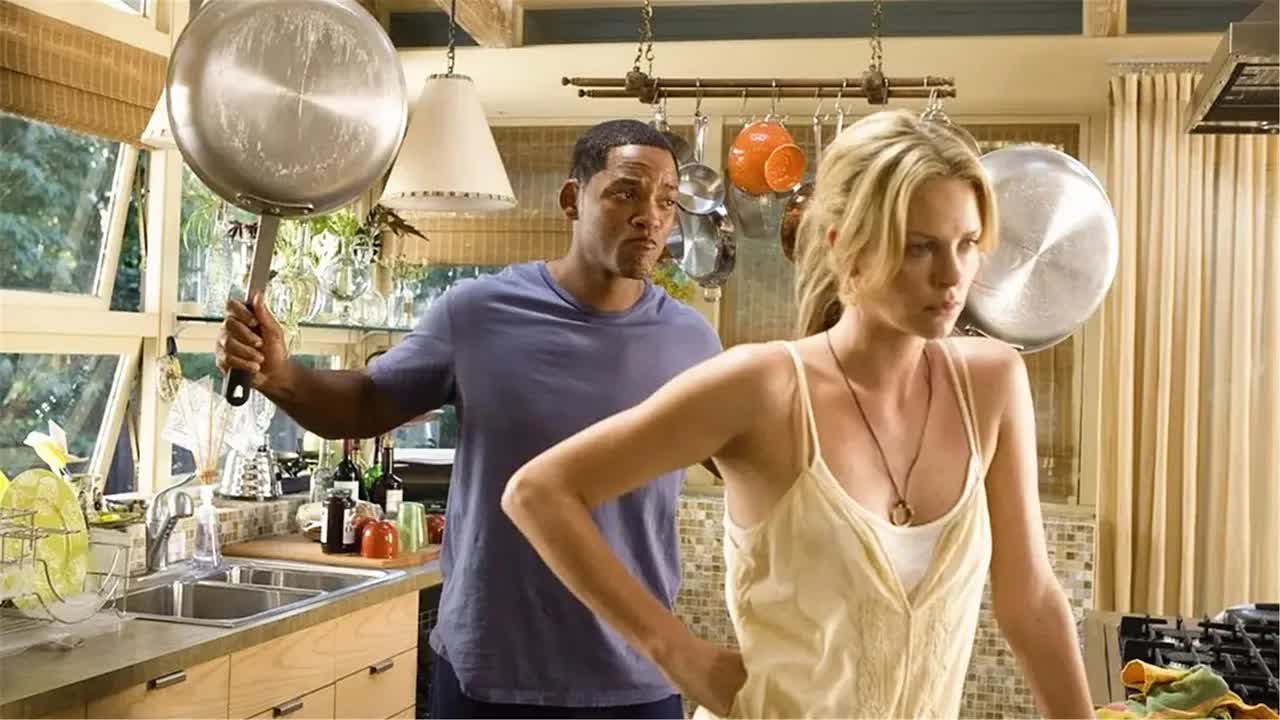 黑超人上天入地不老不死，可遇到女超人就能力衰弱，怎么也打不过她！