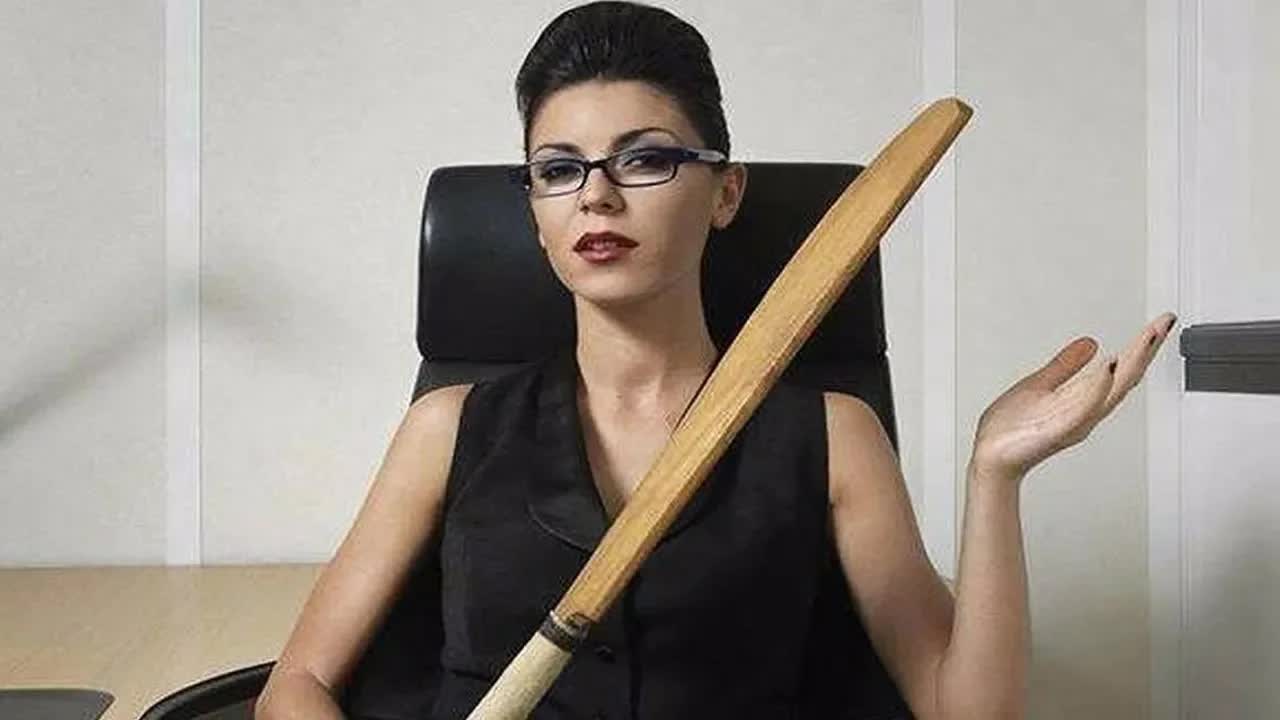 【一米电影】脑洞逆天！男人穿越到女性的世界，竟然遭到女上司的性骚扰！