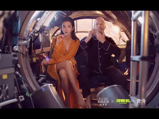 《巨齿鲨》李冰冰主演的科幻动作片，到底有多紧张刺激，4分钟告诉你！