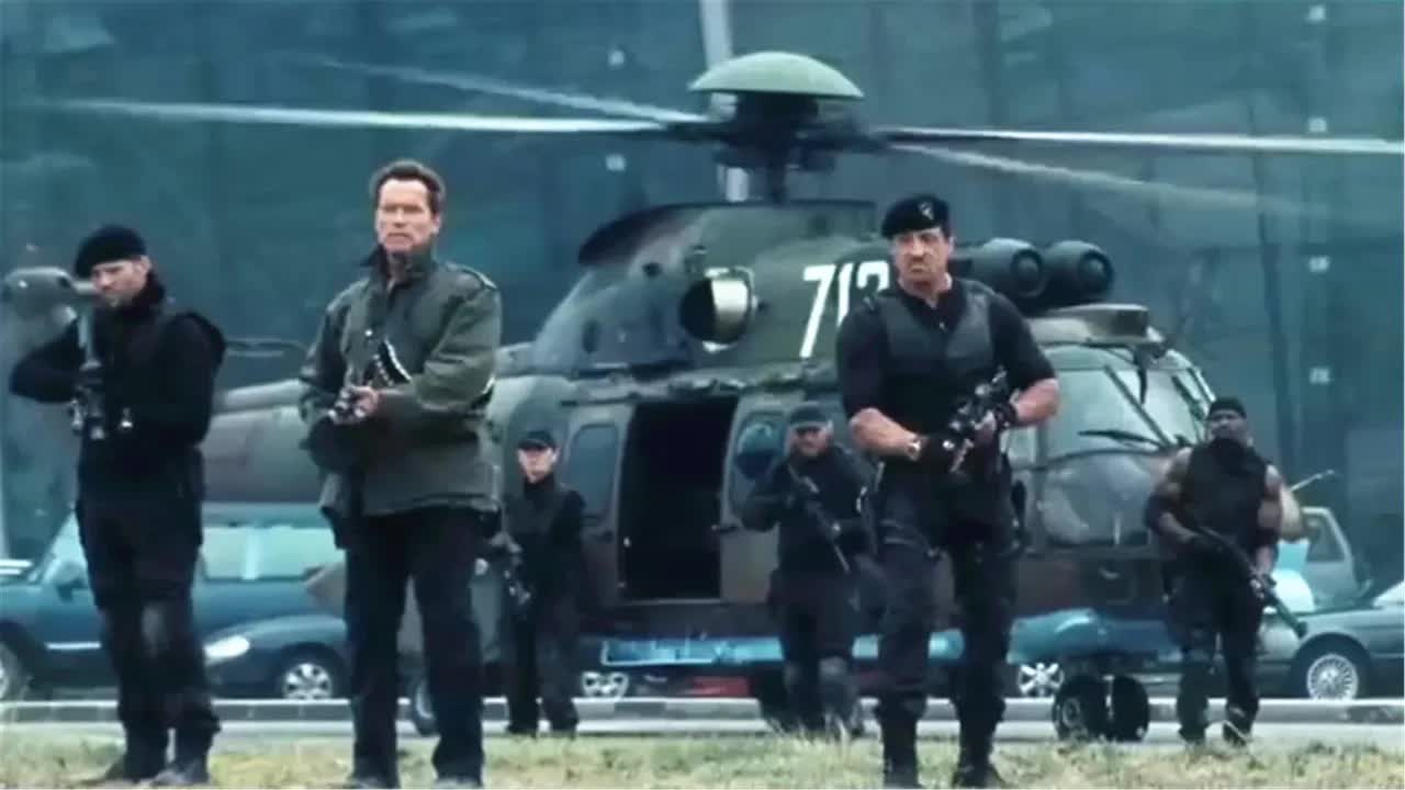 雇佣兵小队为抢钚矿疯狂进攻！飞机坦克大炮轮番上阵，够刺激！